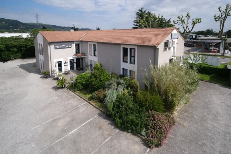 Etablissement_hotel_2_étoiles_Cote_Sud